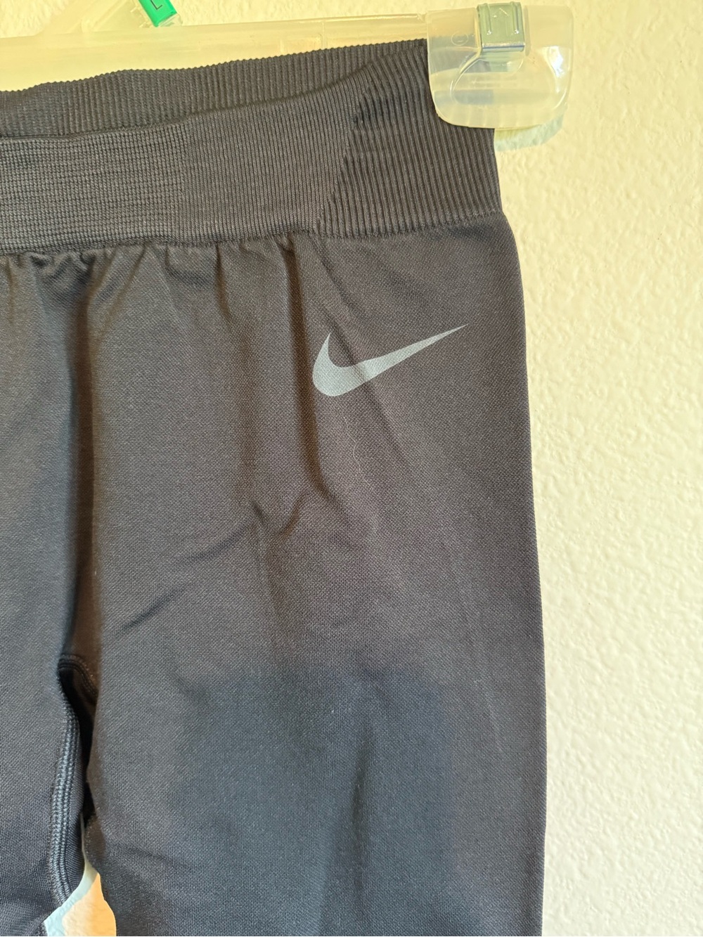 Nike Pro Black Cropped Performance Tights - Picture 2 of 5